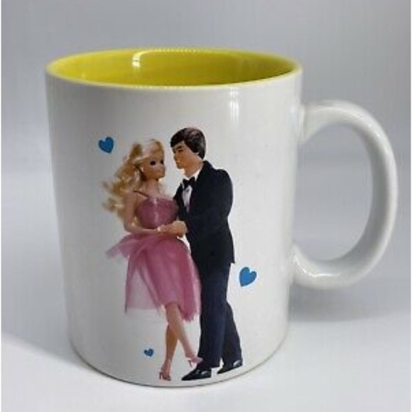 Look sharp the dolls will follow. Barbie and ken mug Mattel 2010 pink - Picture 3 of 3